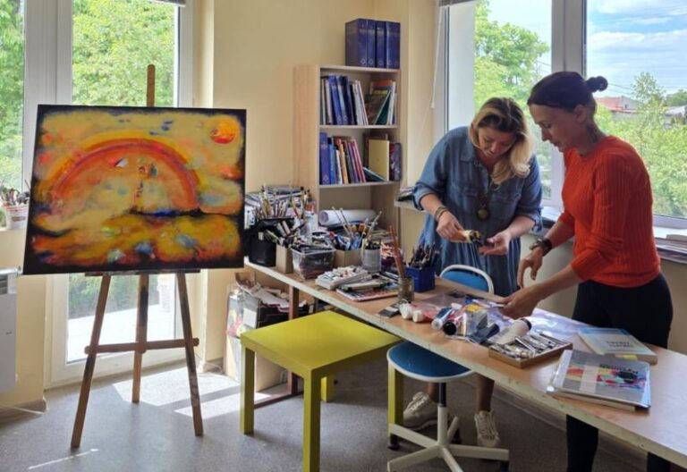 Sztuka, która koi. Arteterapia w naszym projekcie z Agnieszką Kołodziej-Ryś